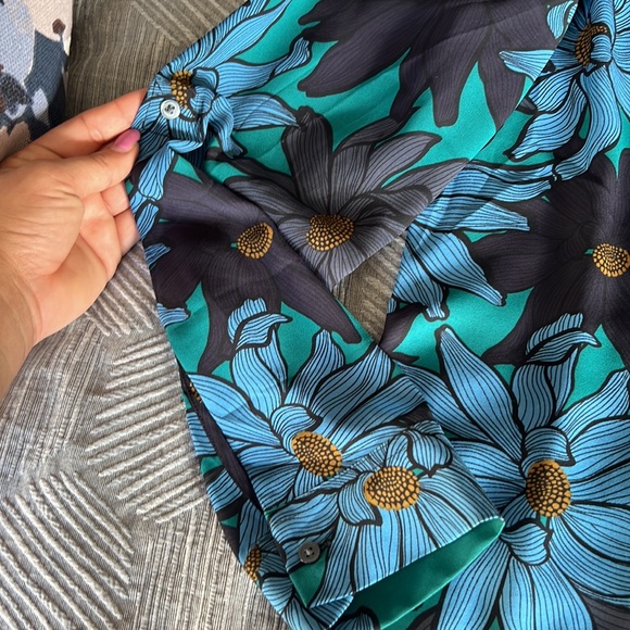 Beautiful loft tunic - Picture 2 of 3